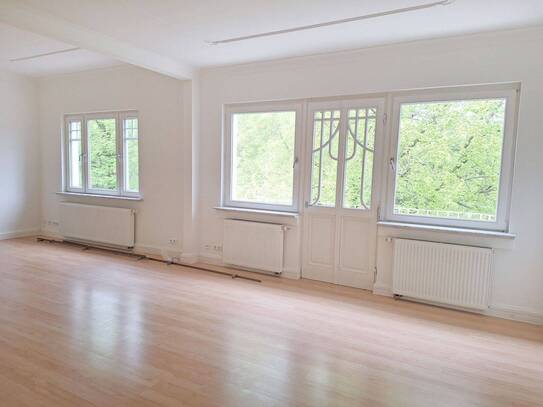 Altbau-Wohnung mit 2 Balkonen in einer stilvollen Villa in Bad Oeynhausen-Zentrum