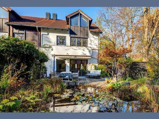 Möbliert: Modernes Haus mit einladender Terrasse