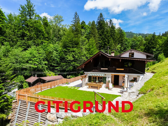 Tegernsee/Am Alpbach - Außergewöhnliches Zweifamilienhaus auf großem Grundstück in idyllischer Lage