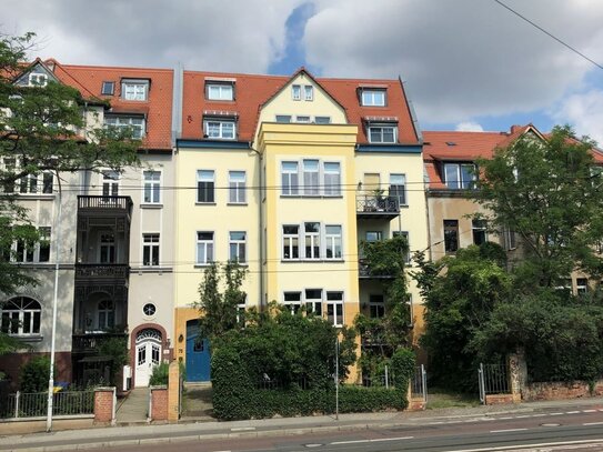 2 Zi., Essküche, Bad mit Blick über die Dächer von Halle am Zoo