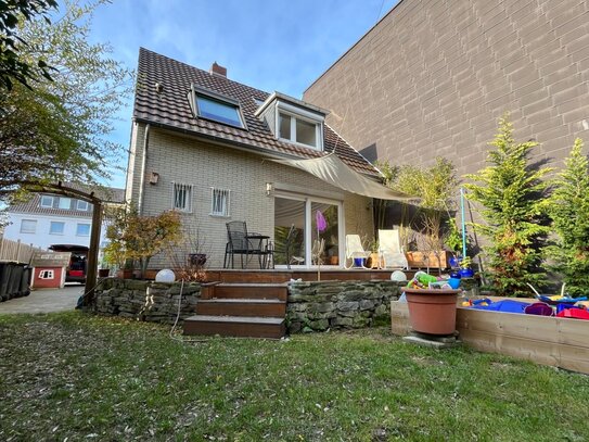 Einfamilienhaus mit TV, Wlan, 4 Schlafzimmer, 2 Bäder, Küche, Terrasse und Garten