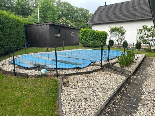 Provisionsfrei! Freistehendes Zweifamilienhaus mit Pool und vielen Extras in Königsdorf/Neubuschbell zu verkaufen!