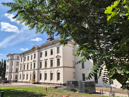 Hammer-Preis - Dachgeschoss mit Aufzug - 5 Zimmer, 2 Tageslichtbäder, Abstellkammer & große Loggia/Balkon