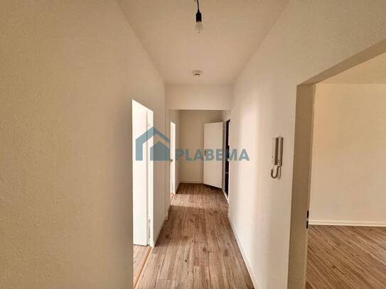 3-Zimmer mit Einbauküche, Badewanne & Balkon
