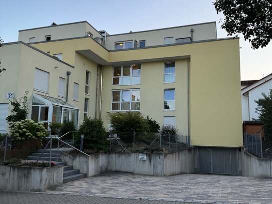 Seniorengerechte und barrierefreie 2,5 Zimmer Wohnung im 1. OG mit Balkon, TG-Stellplatz und Personenaufzug in ruhiger…