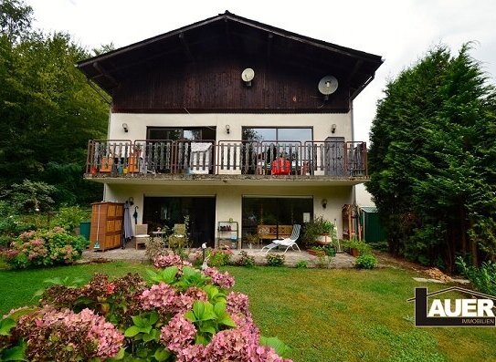 Schönes freistehendes 1 - 2 FH direkt am Wald mit Vorderhaus