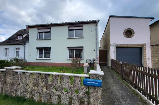 BGS 1719 - Einfamilienhaus mit kleinem Hof