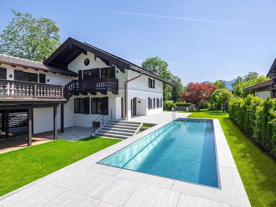 Erstbezug nach Renovierung: Modernes Landhaus mit Außenpool