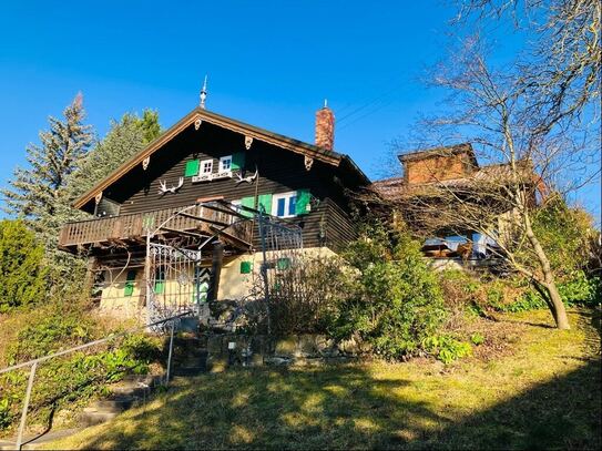 Unikat im sonnigen Grün! Charmantes Haus mit Garage, Garten und einem unverbaubaren Blick über die Altstadt!