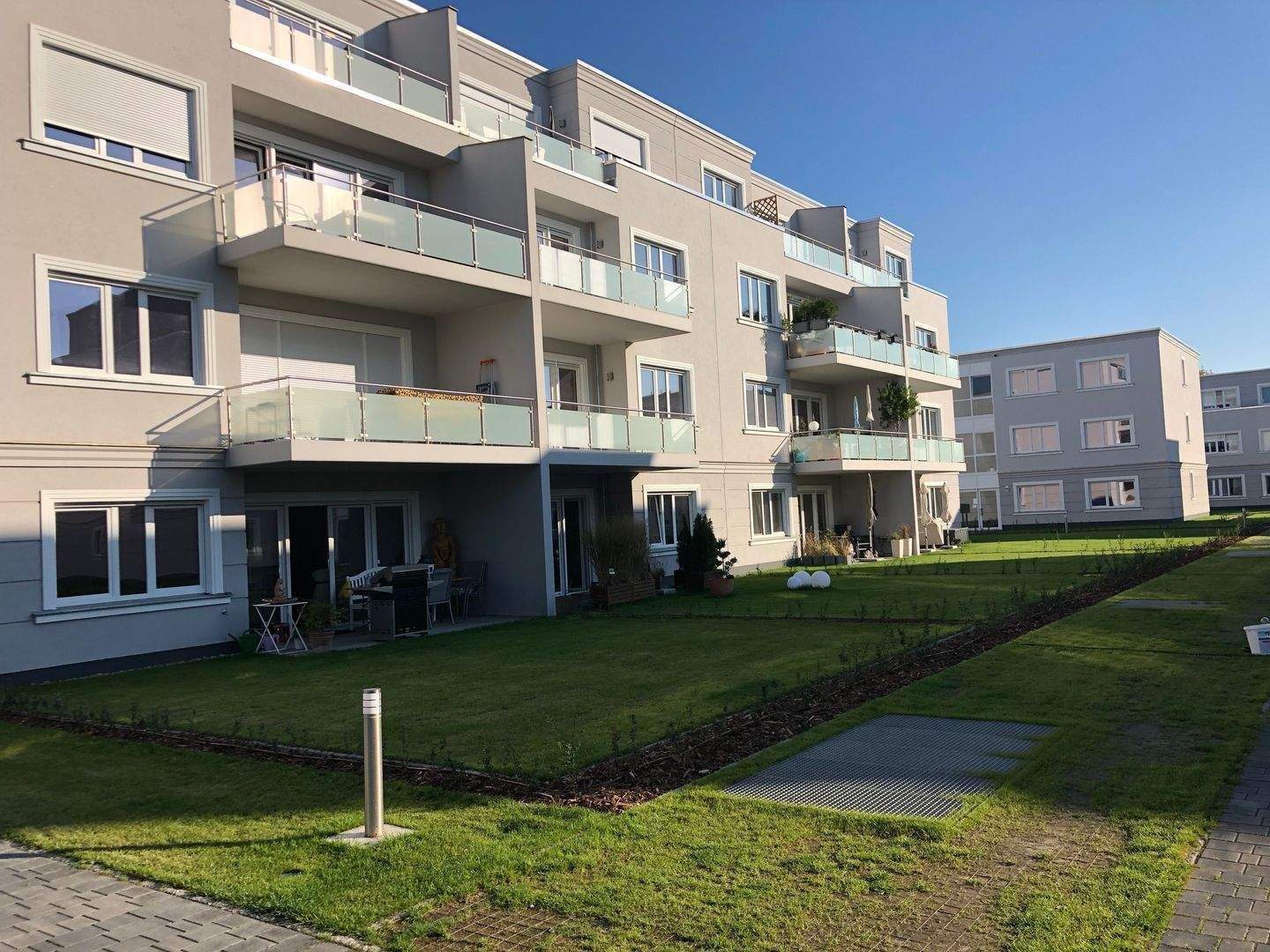 Sonnige 3 Zimmer im Dachgeschoss-Tolle Wohnanlage in Wendenschloss - Photo 1