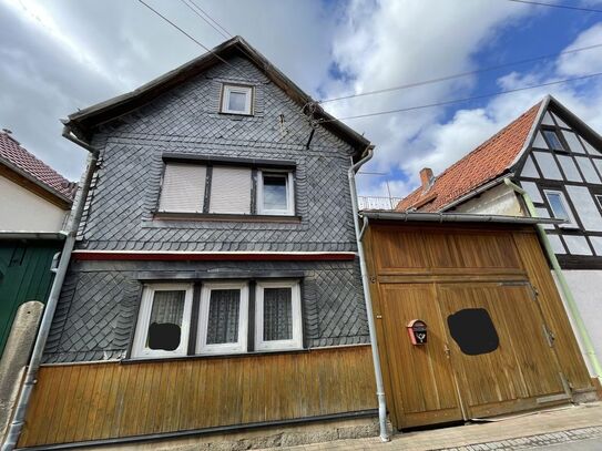 Nur zur Vermietung! Stark Sanierungsbedürftiges Einfamilienhaus mit Garage in Oberdorla