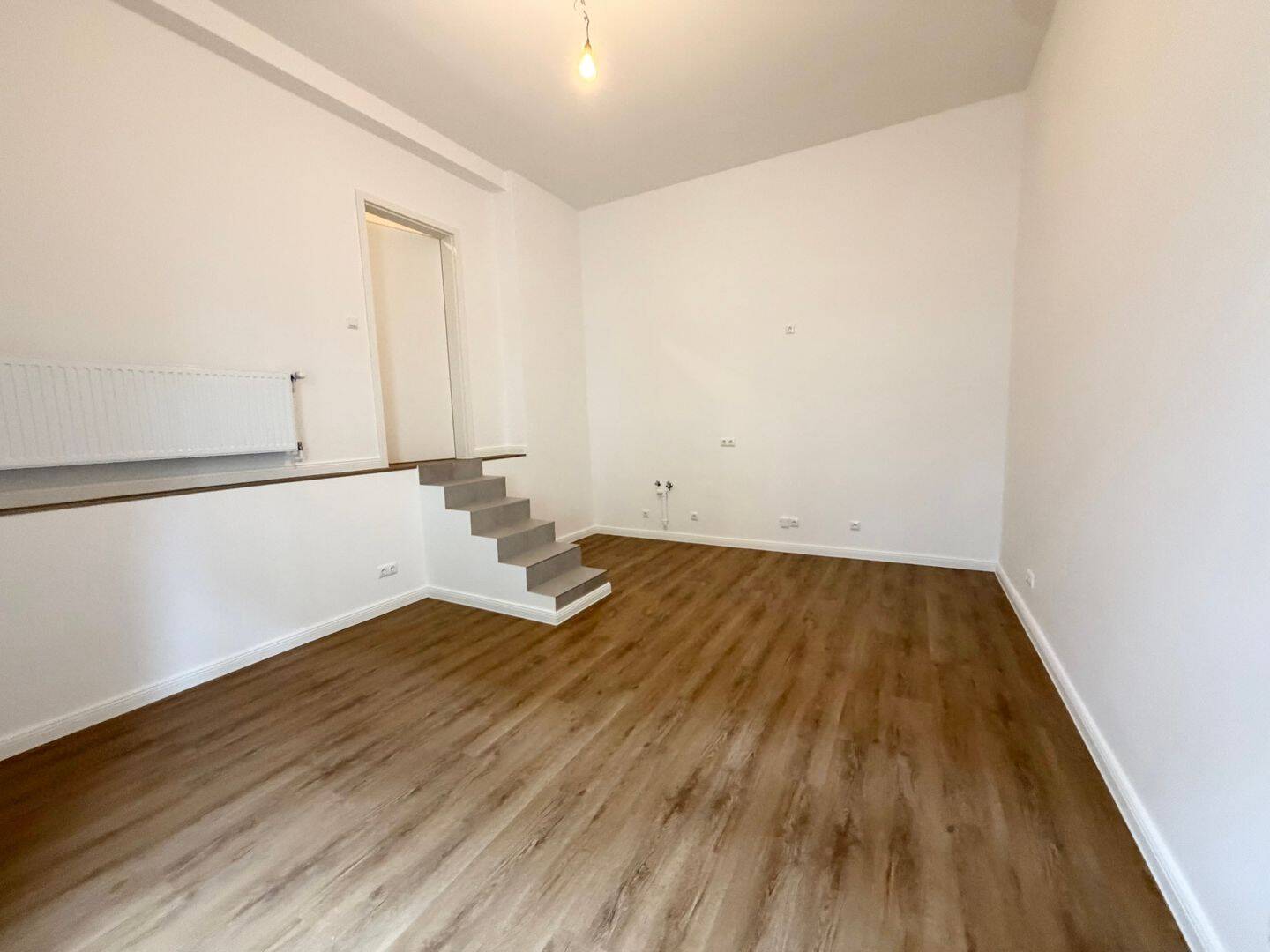Frisch sanierte 1-Zimmerwohnung im Souterrain; zentral in Moabit - inkl. Einbauküche! - Foto 1