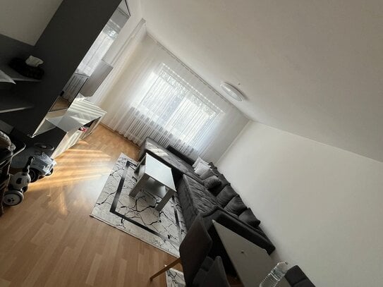 Schöne 3 Zimmer Wohnung im 1.OG mit Balkon / anrufen bei Tel. 0178-1522719