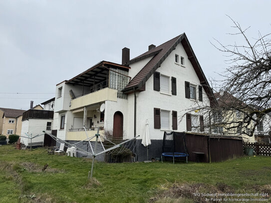 Charmanter ehemaliger Bauernhof in Pforzheim-Huchenfeld: jetzt ein Mehrfamilienhaus mit 4 Wohnungen