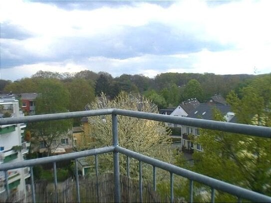 moderne Dachterrassenwohnung in einem sanierten Altbau in verkehrsgünstiger Lage