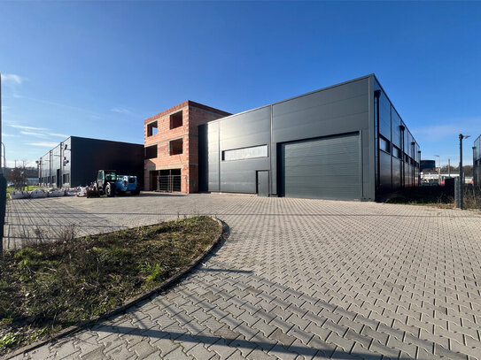 Moderne Halle und Bürogebäude im Gewerbepark Wiesenstraße!