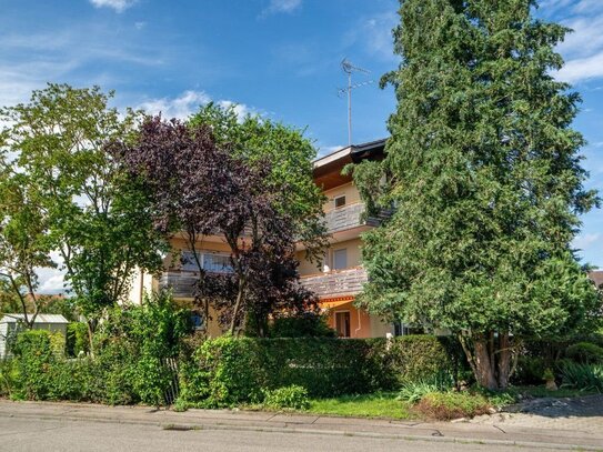 Dachgeschoss mit Charakter - Sonnenbalkon, Gartenidylle und viel Stauraum