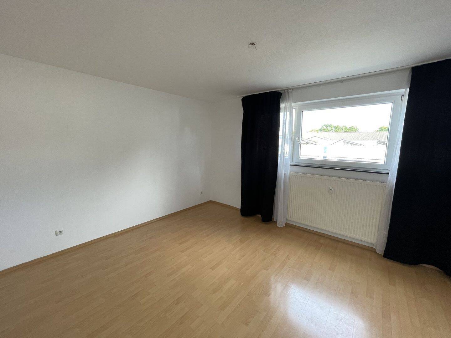                                                               Nette 1-Zimmer-Wohnung DIREKT AN DER NIDDA [HMR-O08E13]                                                       in Nied (Frankfurt am Main)