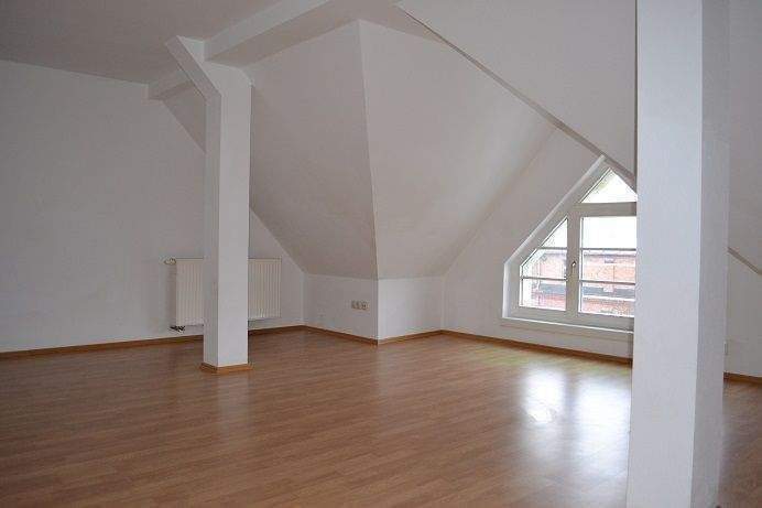 Besonderer Wohnflair - 2-Raum-DG-Wohnung + Garten*