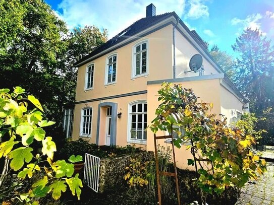 Exklusiv und idyllisch: Aparte Stadtvilla mit parkähnlichem Garten im gehobenen Bremen-Oberneuland