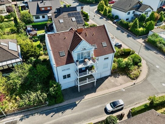 Niedernhausen: Eine schöne 3-Zimmerwohnung mit Balkon, Garten und 2 Stellplätzen