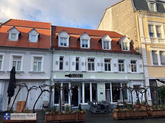 HOMBURG MARKTPLATZ; MODERNE 2 ZKB WOHNUNG MIT EINBAUKÜCHE UND AUFZUG