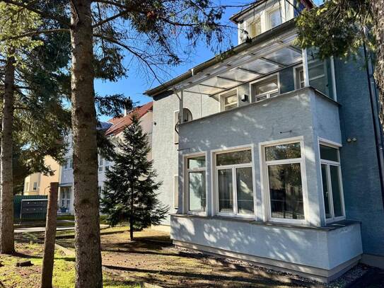 **ERSTBEZUG NACH MODERNISIERUNG** 4-Raum Wohnung mit EBK und Wintergarten in idyllischer Lage in Dresden-Kleinzschachwi…