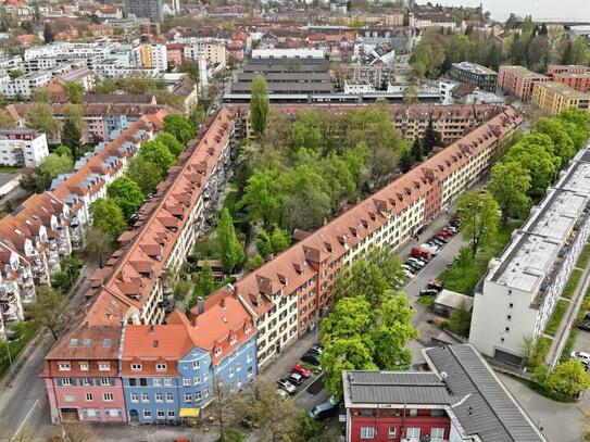 Bezugsfreie, bezaubernde 2,5-Zimmer-Galeriewohnung im DG im Petershausener-Park