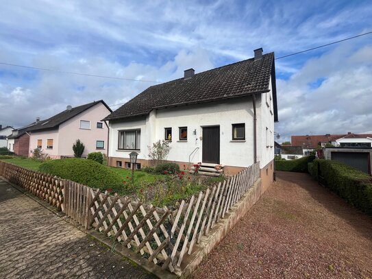 Ruhiges gelegenes, freistehendes Einfamilienhaus in Schwalbach zu verkaufen!