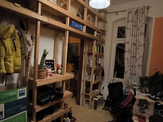 2 Zimmer in perfekter Lage mit maßgeschneiderten Möbeln