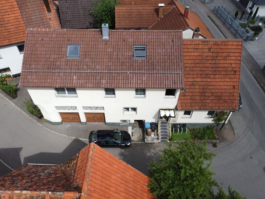 Charmantes Zweifamilienhaus mit Ausbaupotenzial in Bolheim