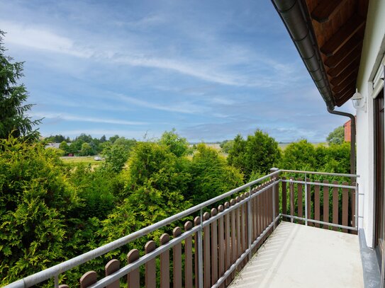 IDYLLISCHE RUHEOASE // Bezugsfreie Wohnung mit Sonnenbalkon und TG-Stellplatz nahe Dresden