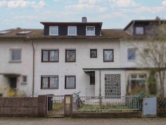 Einladendes Wohnerlebnis: Helle Wohnung mit Gartenanteil, Terrasse und Garage in Darmstadt