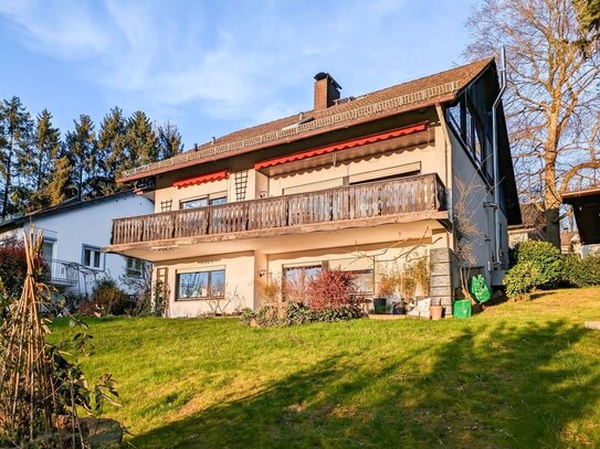 Einfamilienhaus mit großem Grundstück in ruhiger, naturnaher Lage und unverbaubarer Aussicht!