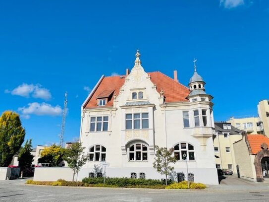 Schmuckstück im Zentrum von Guben: Teilvermietete und sanierte Jugendstilvilla