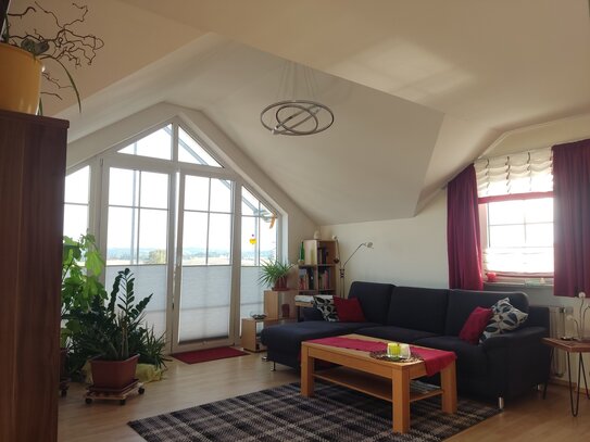 Helle 3-Raum-DG-Wohnung mit Balkon und Fernblick