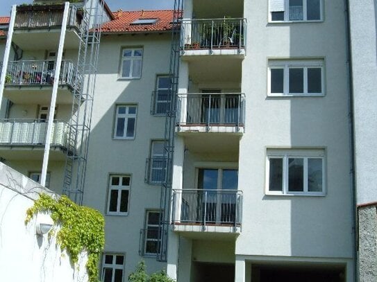 3 Raumwohnung mit Einbauküche, Balkon und netter Umgebung