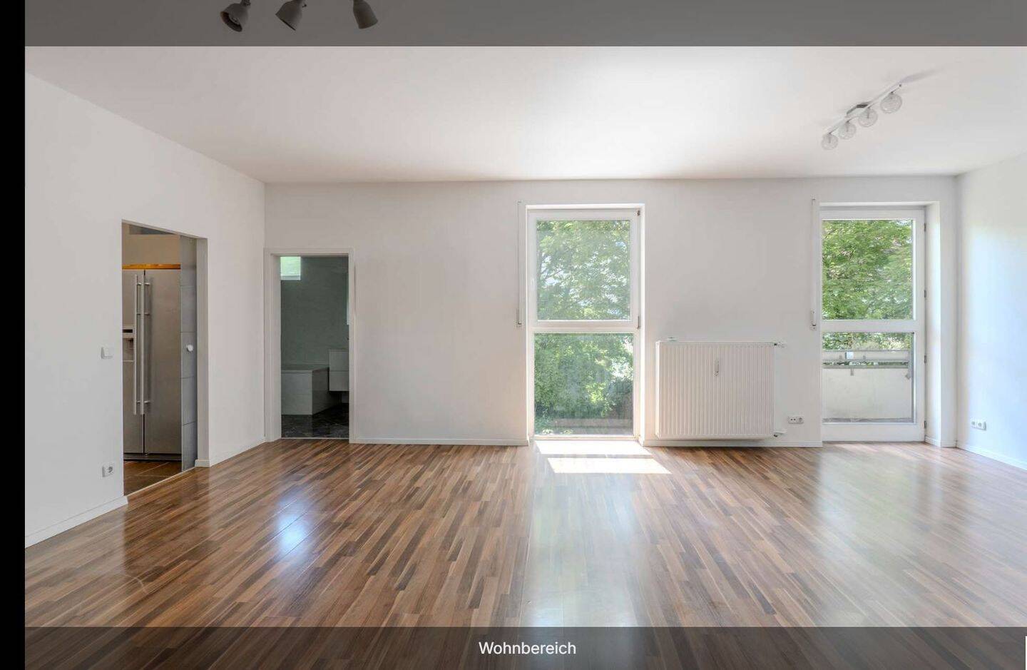 Großzügig geschnittene 4-Zimmer-Wohnung mit Balkon und EBK (für WGs geeignet)