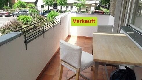 Verkauft ! Geräumiges, renoviertes Apartment in ruhiger Lage mit großem Balkon und weitem, schönen Grünblick in Parknähe