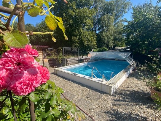 Schönes Einfamilienhaus mit Schwimmbad, Sauna und effizientem Heizkonzept!