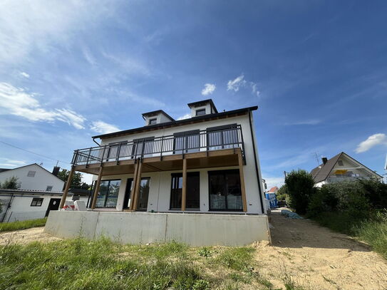 Neubau - Hochwertige 4-Zimmer Wohnung mit Balkon, Fußbodenheizung, Kellerabteil + Stellplatz