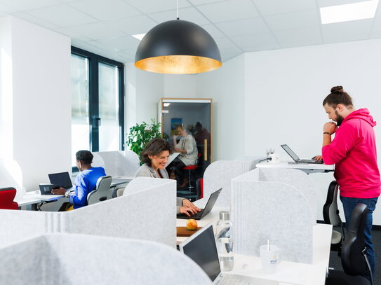 Flexibel nutzbarer Schreibtisch in ruhigem Profi-Coworking-Space