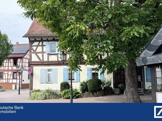 Bruchköbel: 3,5 Zimmerwohnung in zentraler Lage mit historischem Charme.