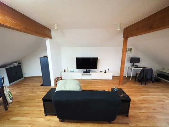 ** Geräumige DG-Wohnung mit Blick **