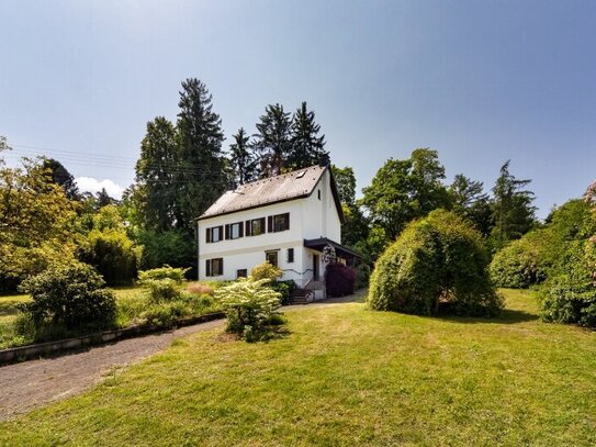 Villa auf riesigem Traumgrundstück mit parkähnlichem Flair!