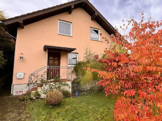 Einfamilienhaus in Grundsteinheim mit Blick ins Grüne