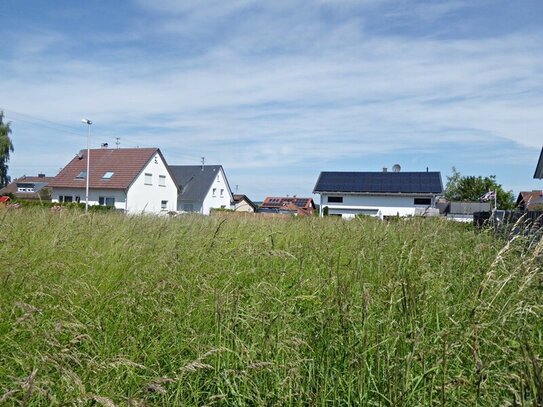 **In ruhiger Lage** Großes ebenes Baugrundstück