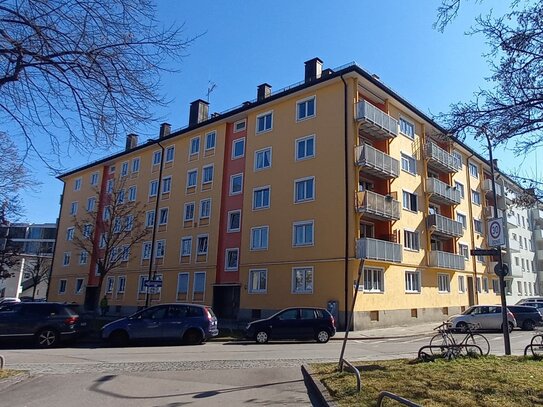 Neu renovierte 2 Zi. Stadtwohnung mit Balkon