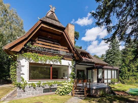 Einfamilienhaus mit Reetdach und eigener Sauna in Bergfelde