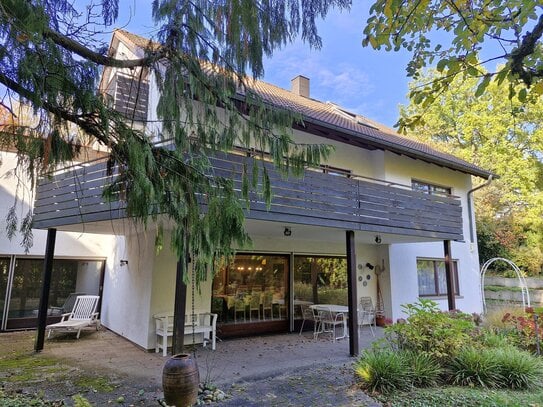 Charmantes und sehr großzügiges Architektenhaus in reizvoller Wohnlage zwischen Burgberg und Meilwald